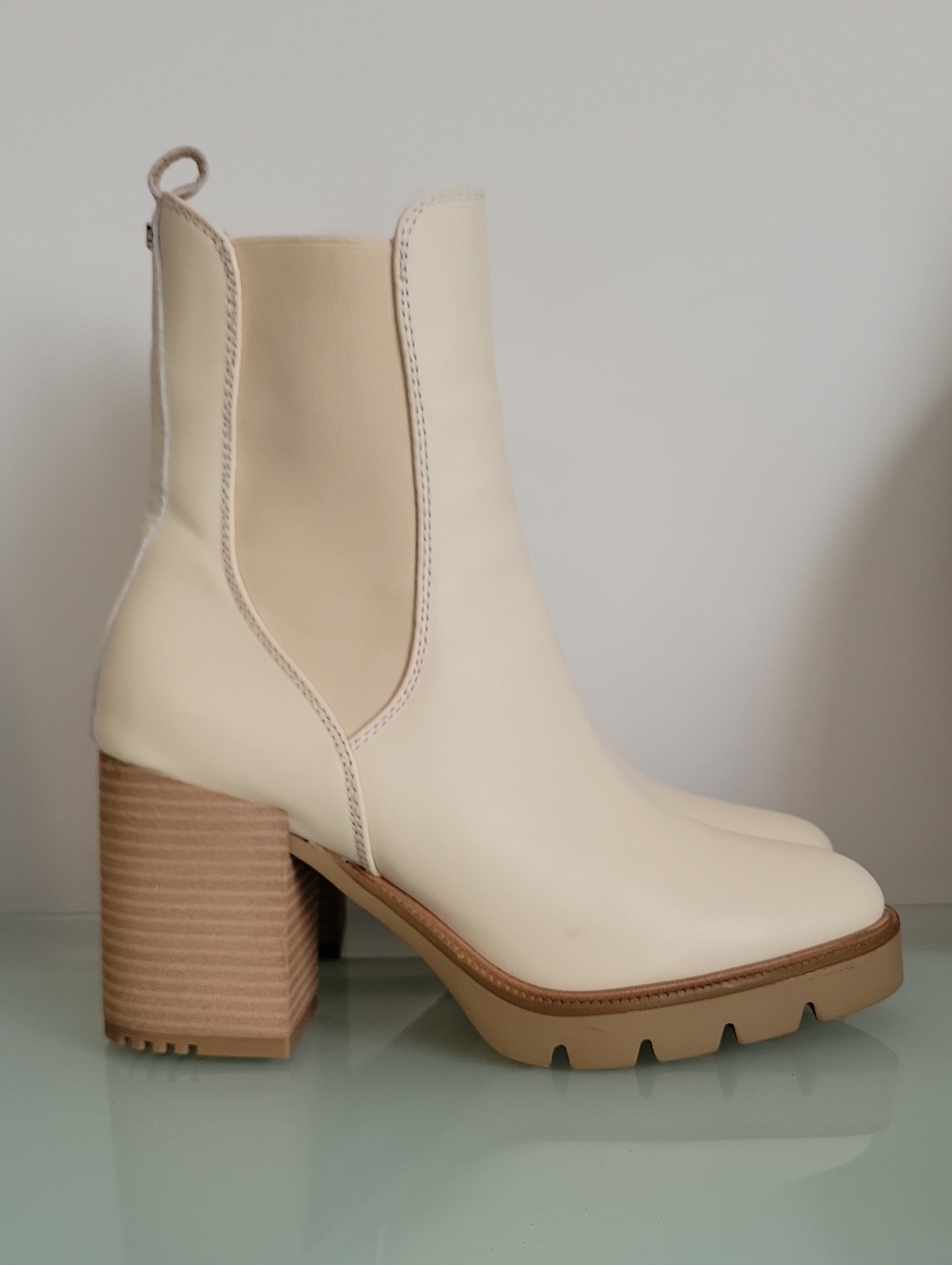 Sam Edelman Rollins Soft Ivory Leather Block Heel Chelsea Boots 8.5